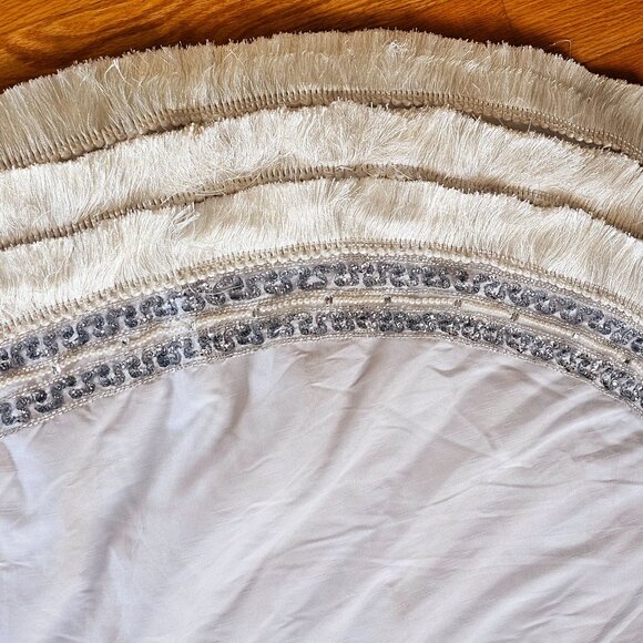 Balsam Hill Plaza Fringed Christmas Tree Skirt 60" White With Silver Accents NEW - Picture 6 of 11